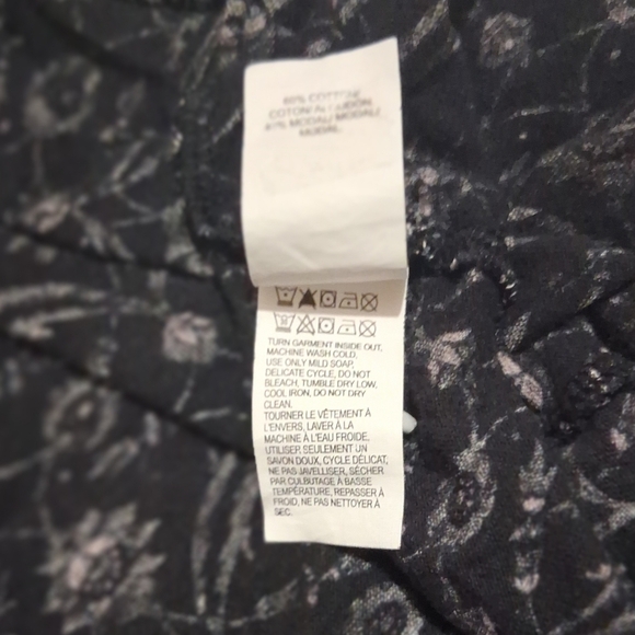 SALE EUC Lucky Brand Sz. M/M Blue/White Floral Short Sleeve Pullover Top. - Picture 8 of 9